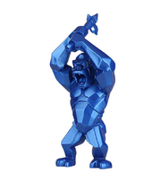 Statue gorille hache bleue